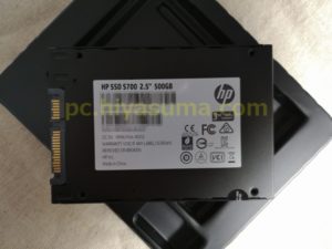 HP S700 500GBの裏面には製品コードなどが書いてある。